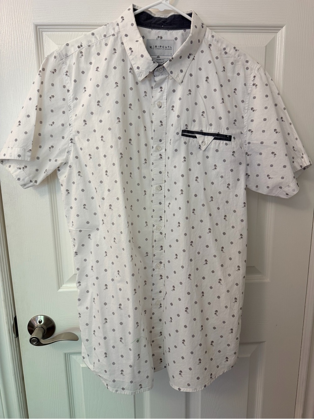 Rip Curl White Short-Sleeve Button-Down Shirt with Small Gray Print